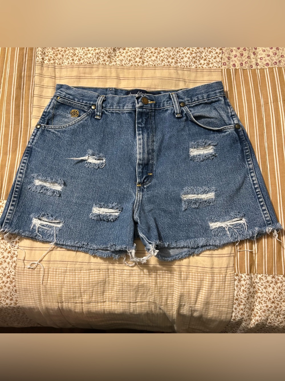 Women distressed wrangler George straight cowboy cut denim shorts size 32